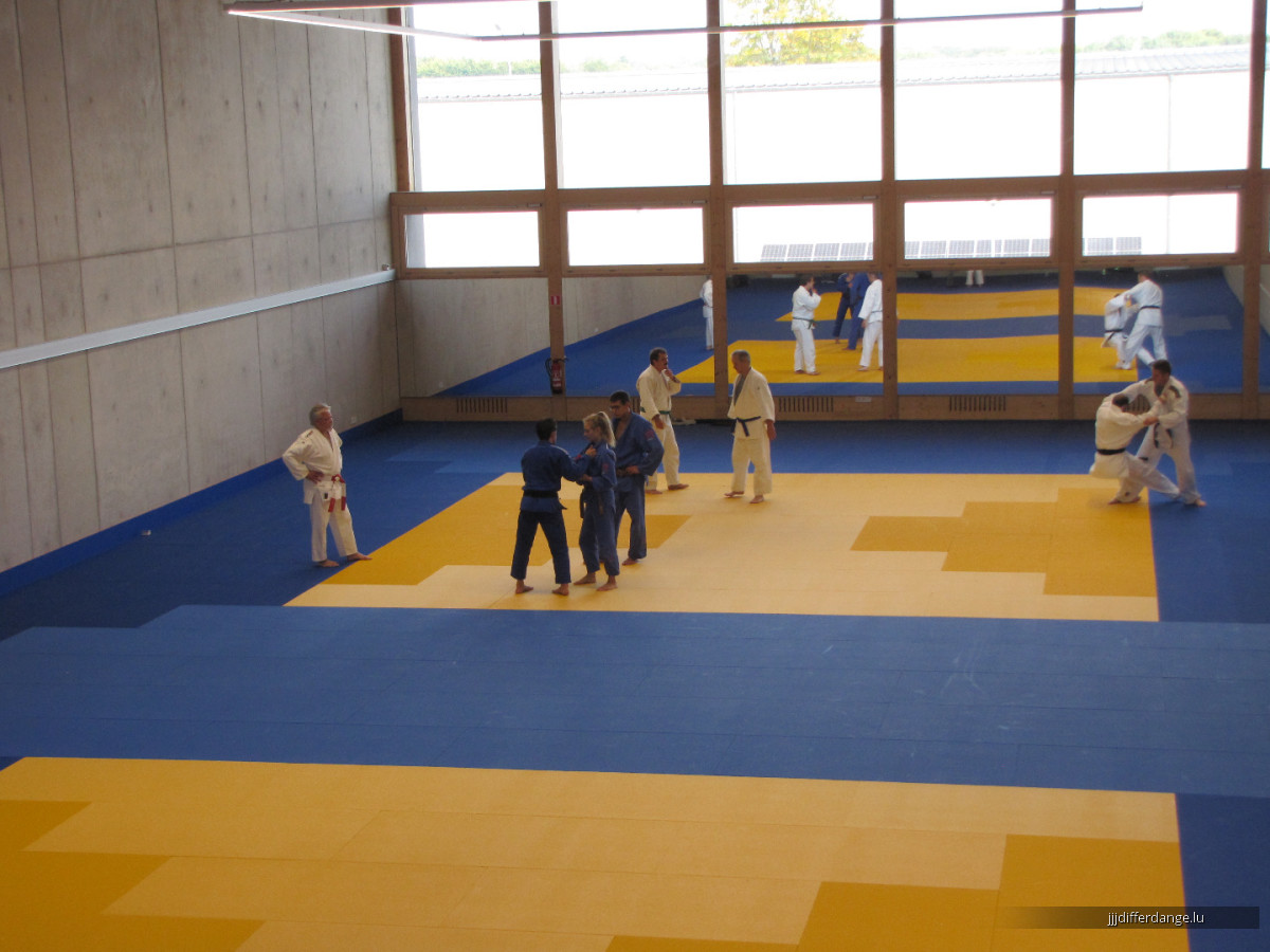 Aweiung vun der neier Haal zu Strossen [23/09/17]