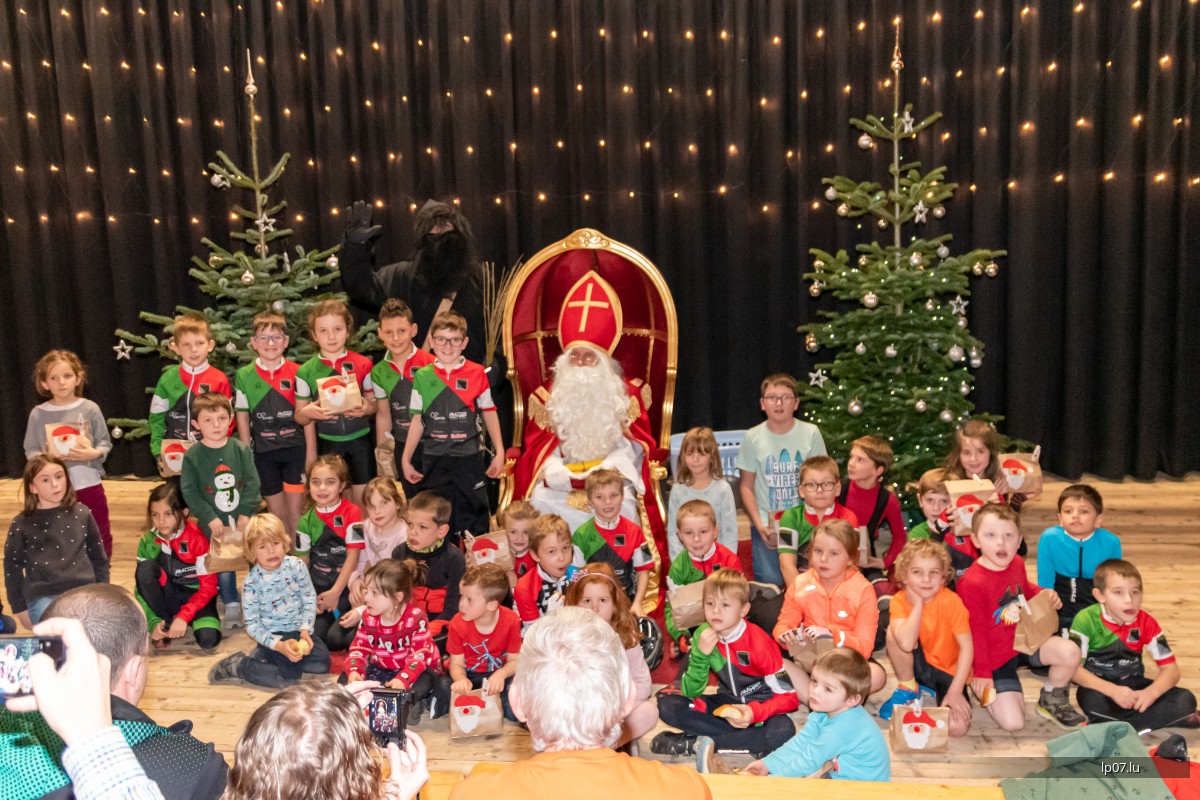 De Kleeschen an der Vëlosschoul