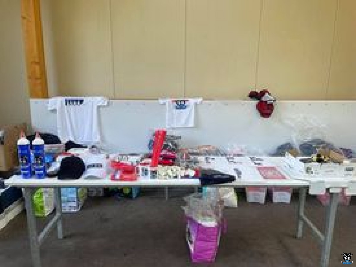 Photos from the Huskies second-hand hockey gear market
