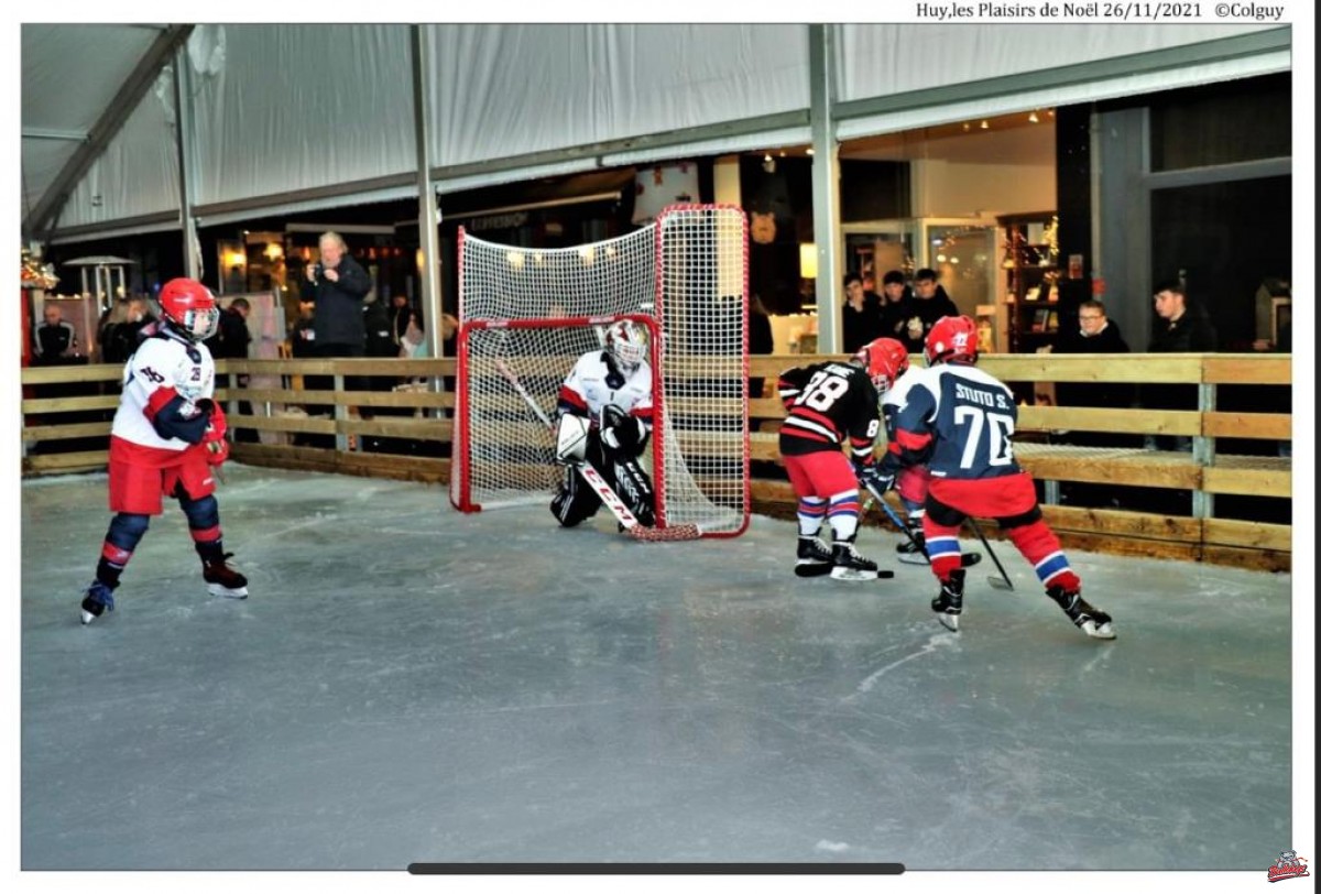 Démonstration de hockey sur la patinoire de Noël par nos jeunes U8, U10 et U12