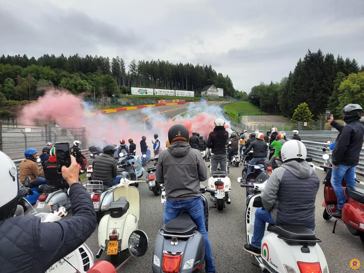 Vespa Club Roude Léiw Lëtzebuerg 2021 Vespa Parade Francorchamps
