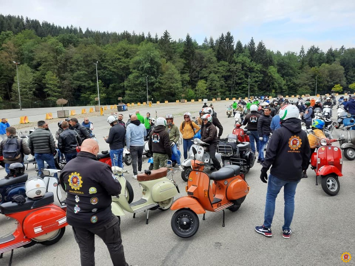 Vespa Club Roude Léiw Lëtzebuerg 2021 Vespa Parade Francorchamps