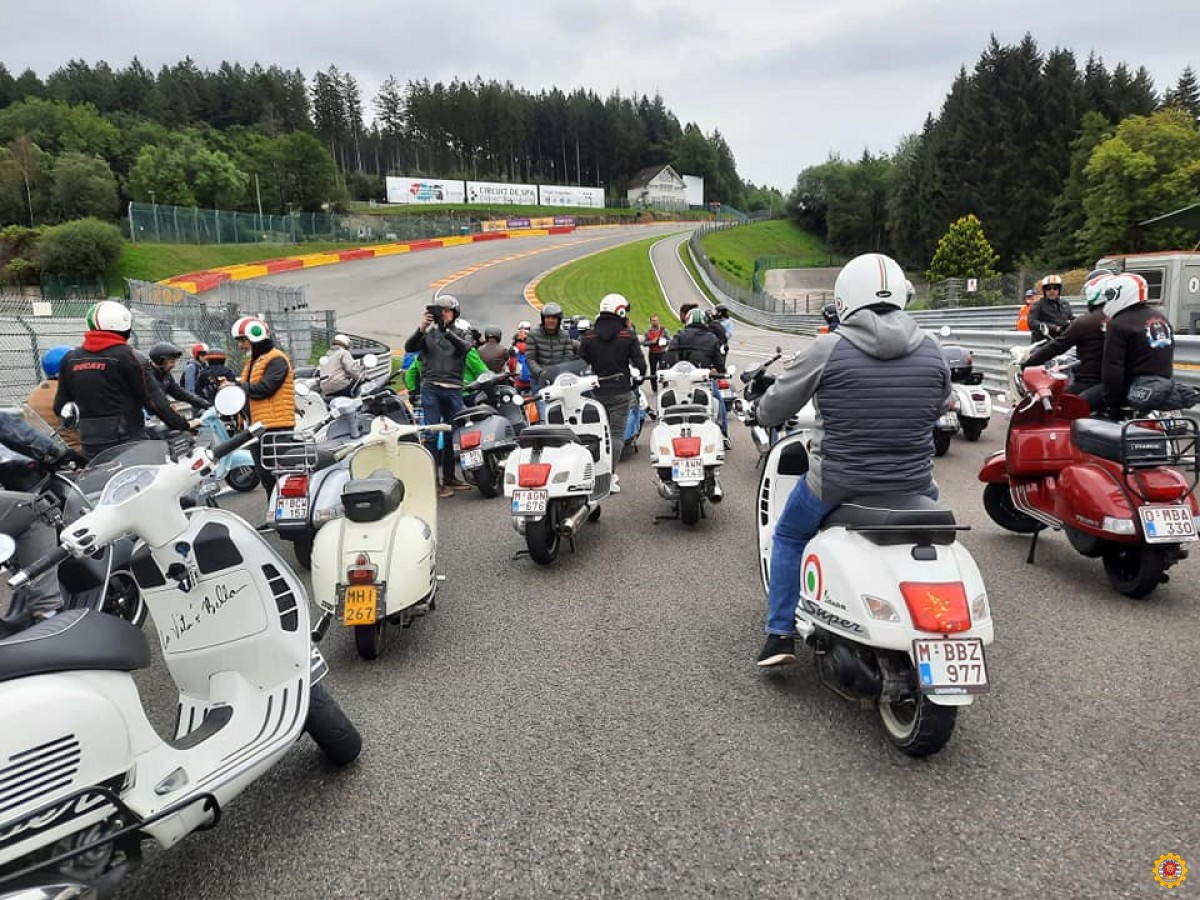 Vespa Club Roude Léiw Lëtzebuerg 2021 Vespa Parade Francorchamps