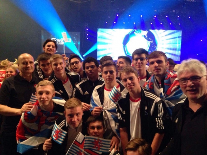 32-19 Victoire géint d'Färöer Inselen