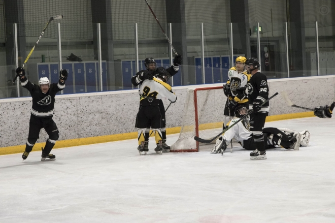 Puckers take league lead with win over Strasbourg A Puckers take league lead with win over Strasbourg A