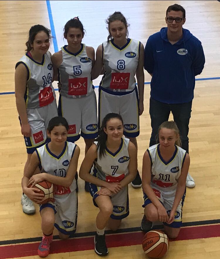 Filles Scolaires um Christmas Cup zu Zolwer!