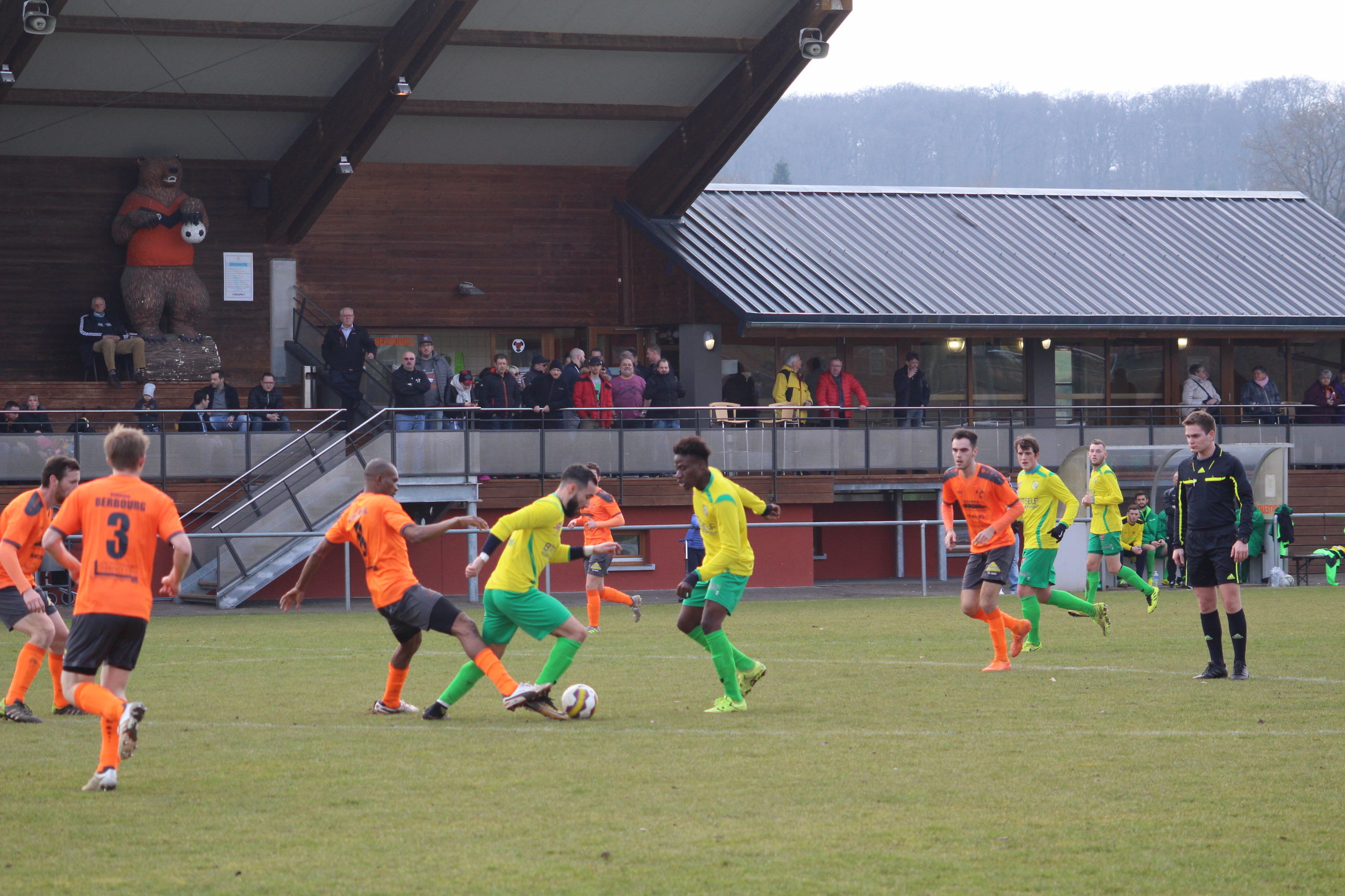 SENIORS 1: Berbourg schléit Schëffléng