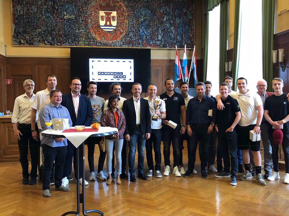 Éierung vun der zweeter Equipe fir de Gewënn vun der Coupe FLH Éierung vun der zweeter Equipe fir de Gewënn vun der Coupe FLH