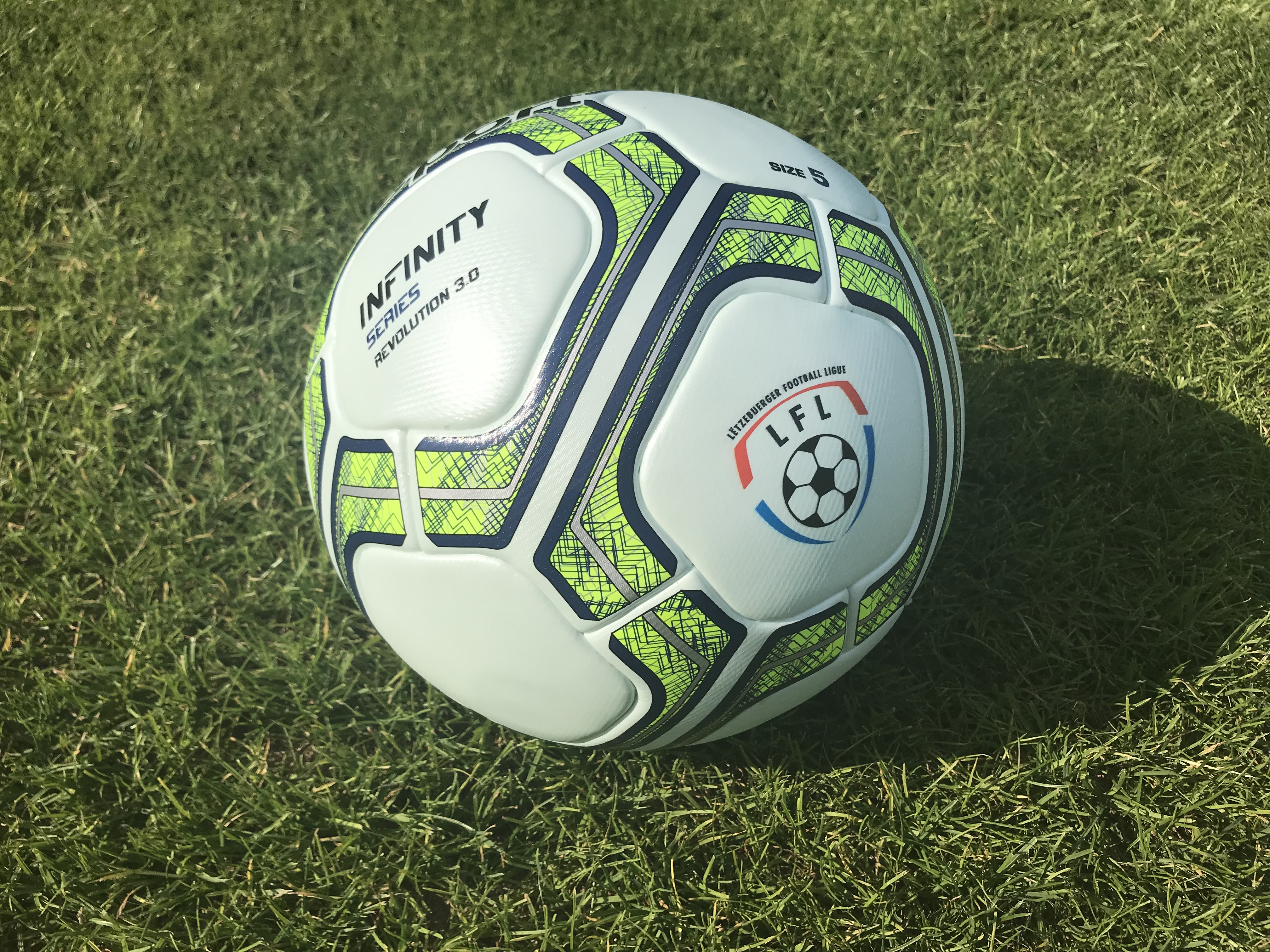 De Ball fir di nei Saison ass do