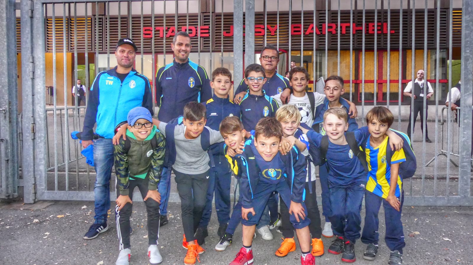 Les petits accompagnateurs de l’équipe nationale