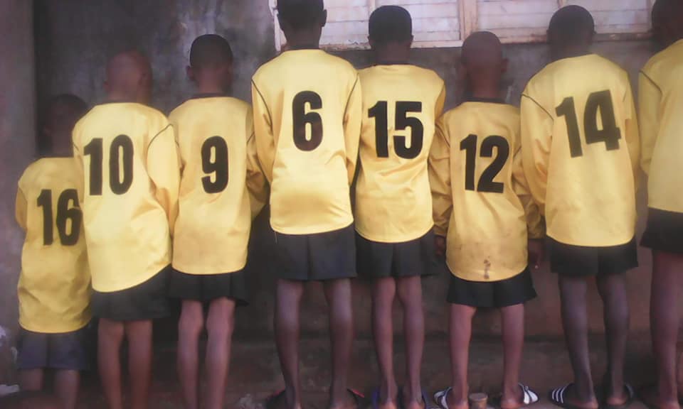 Den FC Berdenia spend Trikot'en