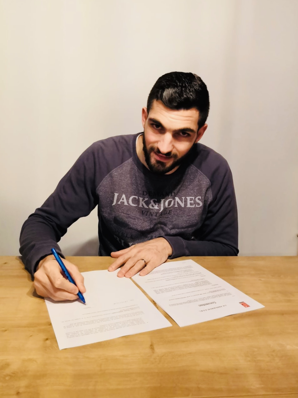 *** Nicolas Fernandes verlängert beim UNK *** *** Nicolas Fernandes verlängert beim UNK ***