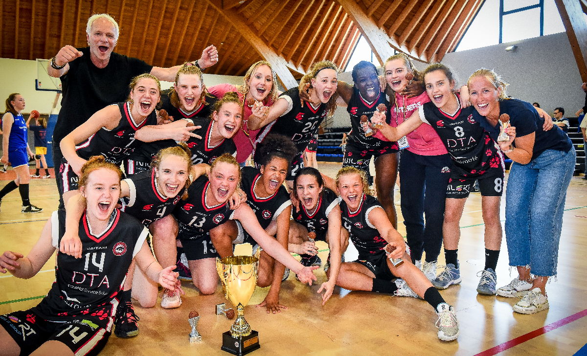 Nos U19 conservent leur titre de Championnes de Belgique et réalisent le triplé !
