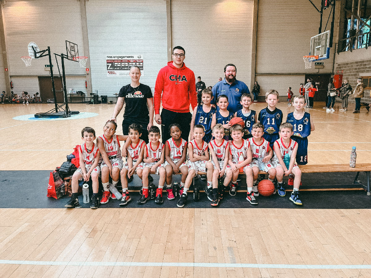 VISITE DE L'EQUIPE PREMIÈRE CHEZ LES U8 VISITE DE L'EQUIPE PREMIÈRE CHEZ LES U8
