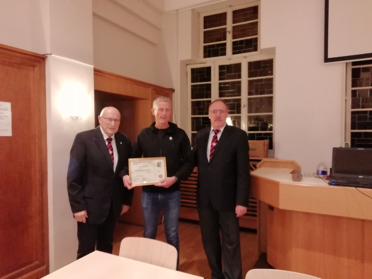 Goldene Ehrennadel für Heribert Pasquay vom TUS St. Arnual Goldene Ehrennadel für Heribert Pasquay vom TUS St. Arnual
