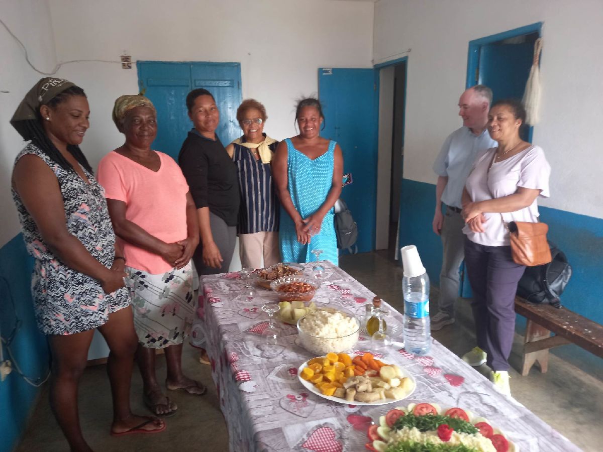 Rencontre des mères de nos étudiants à Carrical, Sao Nicolau