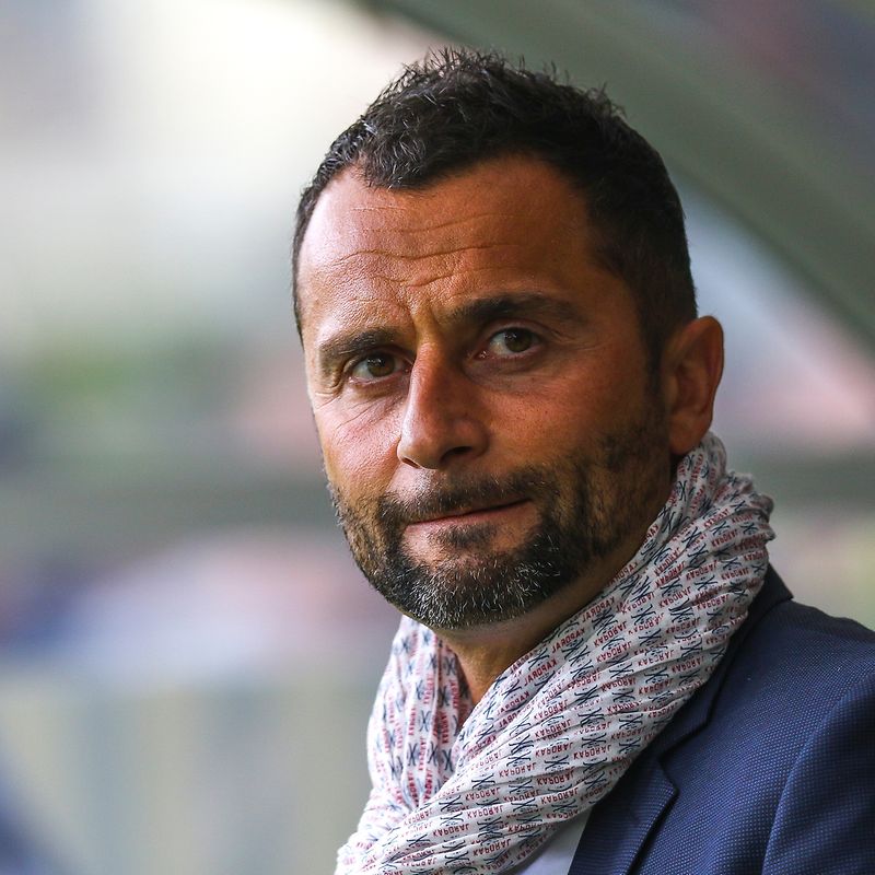 NOUVEL ENTRAINEUR NOUVEL ENTRAINEUR