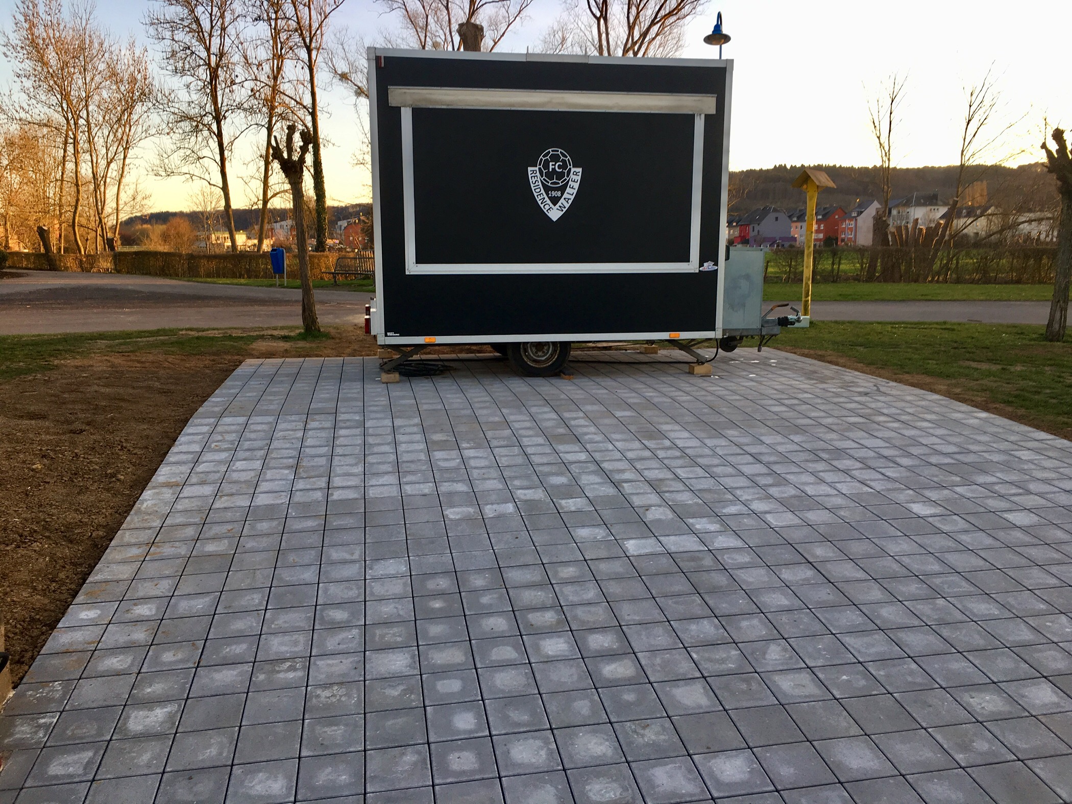 Merci à l’ADM COM de Walferdange et au Service Technique. Emplacement Buvette Mobile 1908 Terrain synth