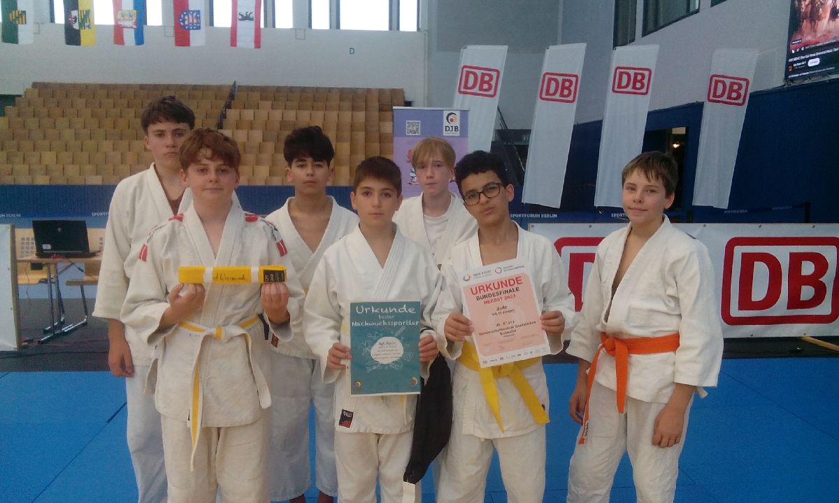Gemeinschaftsschule Dudweiler beim Bundesfinale „Jugend trainiert für Olympia“ in Berlin Gemeinschaftsschule Dudweiler beim Bundesfinale „Jugend trainiert für Olympia“ in Berlin