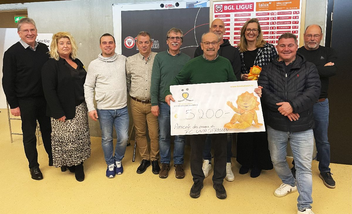 Les vétérans du FC UNA remettent un cheque de 5.200 € à la Fondatioun Kriibskrank Kanner. Cette somme est le fruit de la FC UNA CHARITY CUP 2023