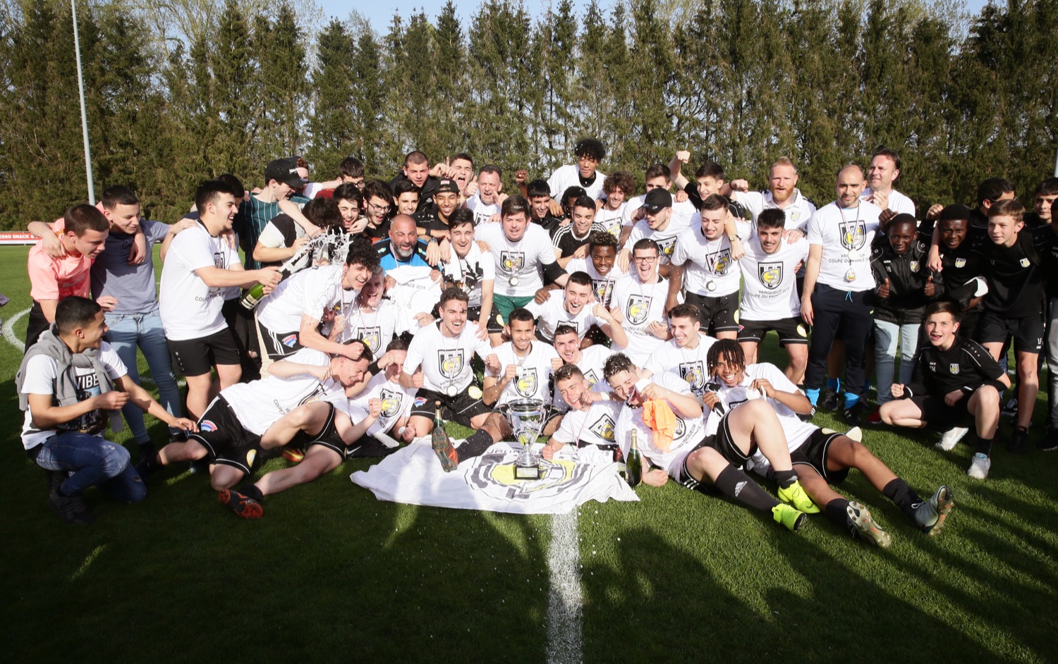 D'Coupe geet op déi Escher Grenz