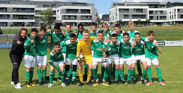 Werder Bremen bei eis op Besouch om Pengstturneier
