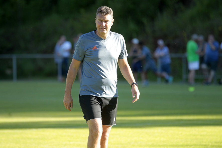 DÉBUT DU CHAMPIONNAT CONTRE LE PROGRÈS DÉBUT DU CHAMPIONNAT CONTRE LE PROGRÈS