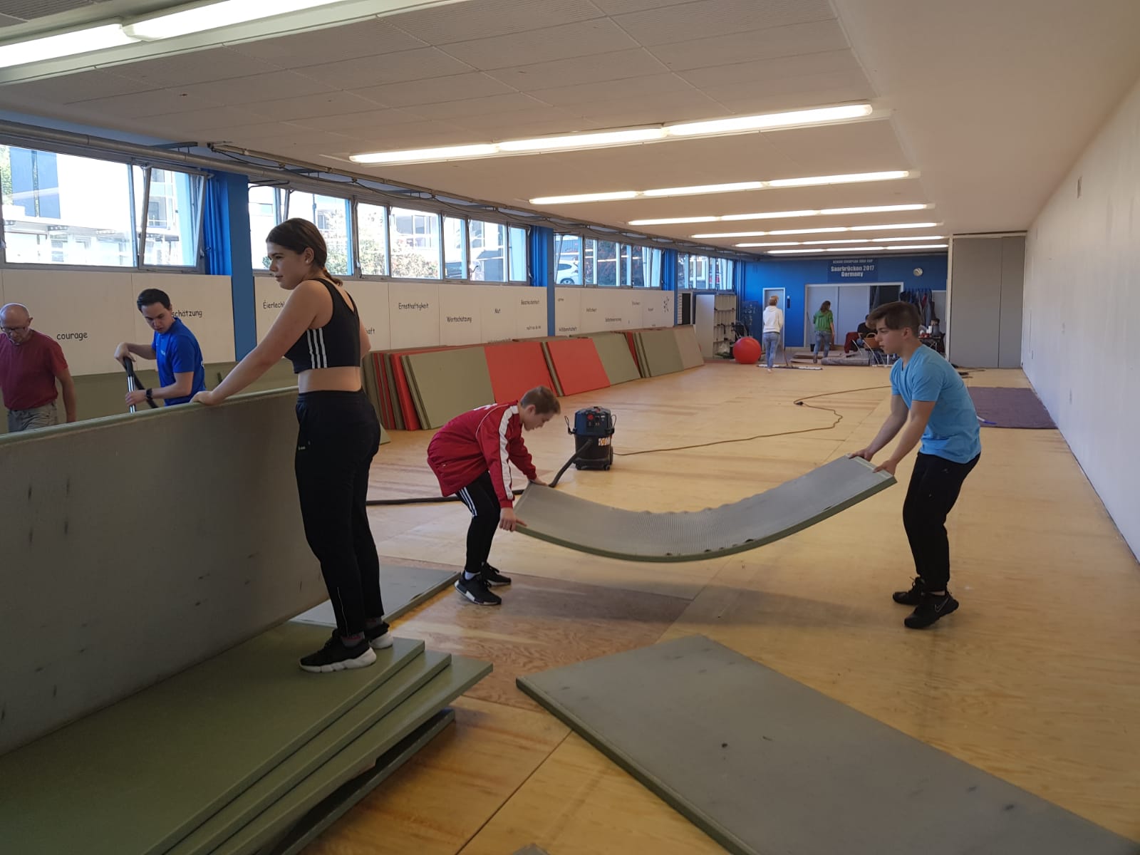 Dojo Renovierung an der Sportschule Saarbrücken Dojo Renovierung an der Sportschule Saarbrücken
