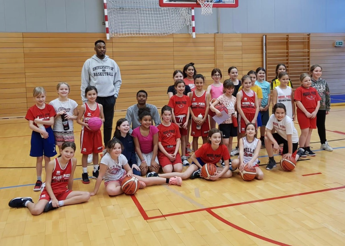 Jeffrey & Lavone meet Pikes youth at practice