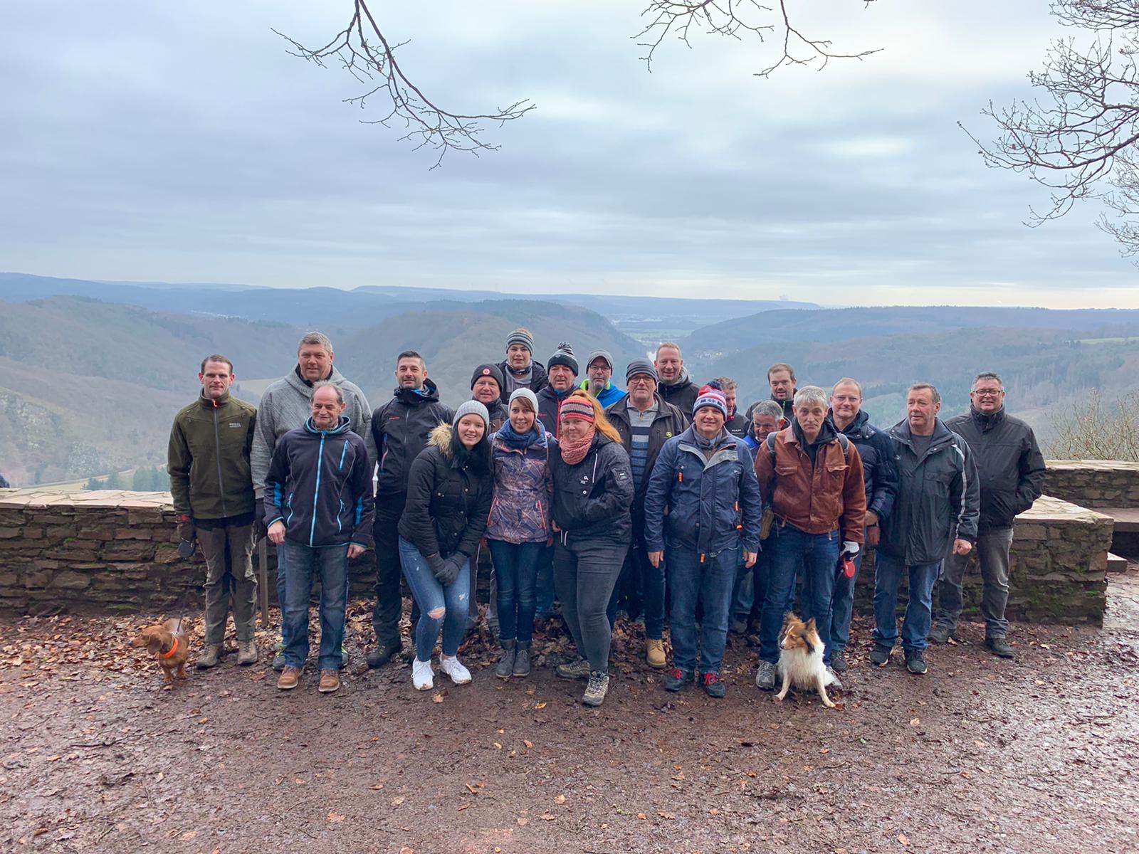 HELFERWANDERUNG HELFERWANDERUNG
