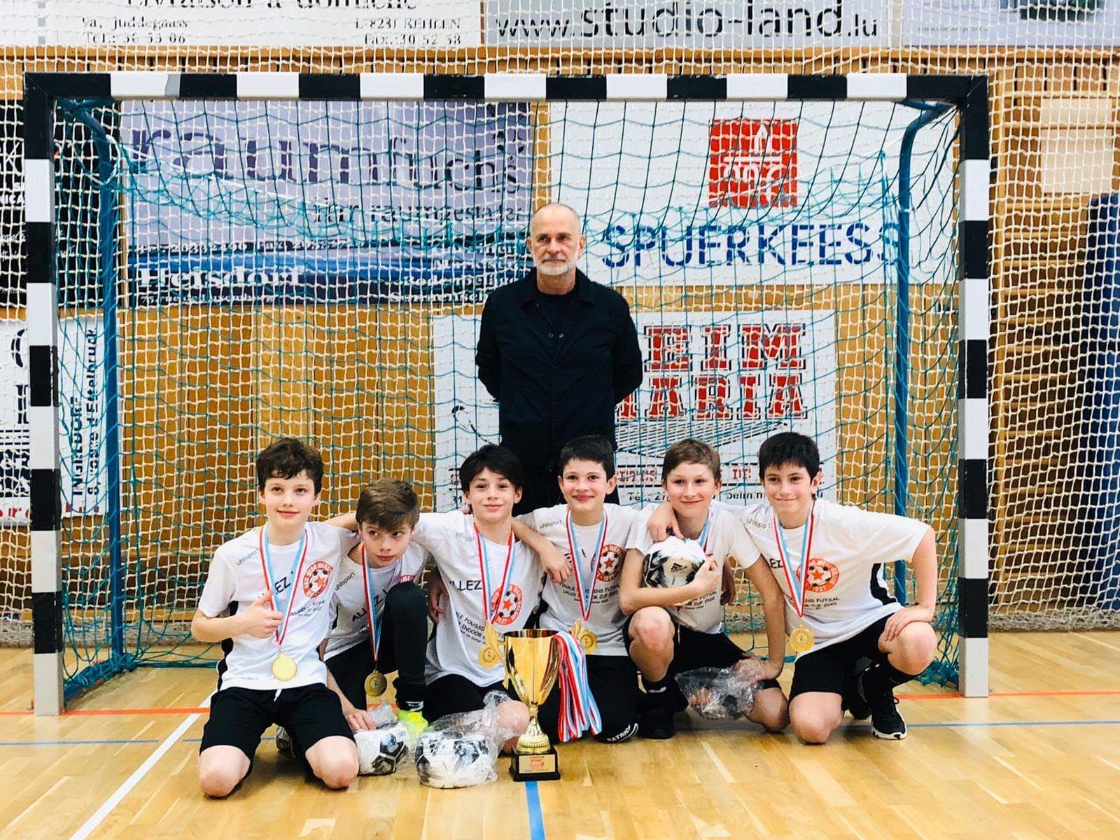 Equipe POUSSIN FC RED STAR MERL BELAIR gagne championnat FUTSAL