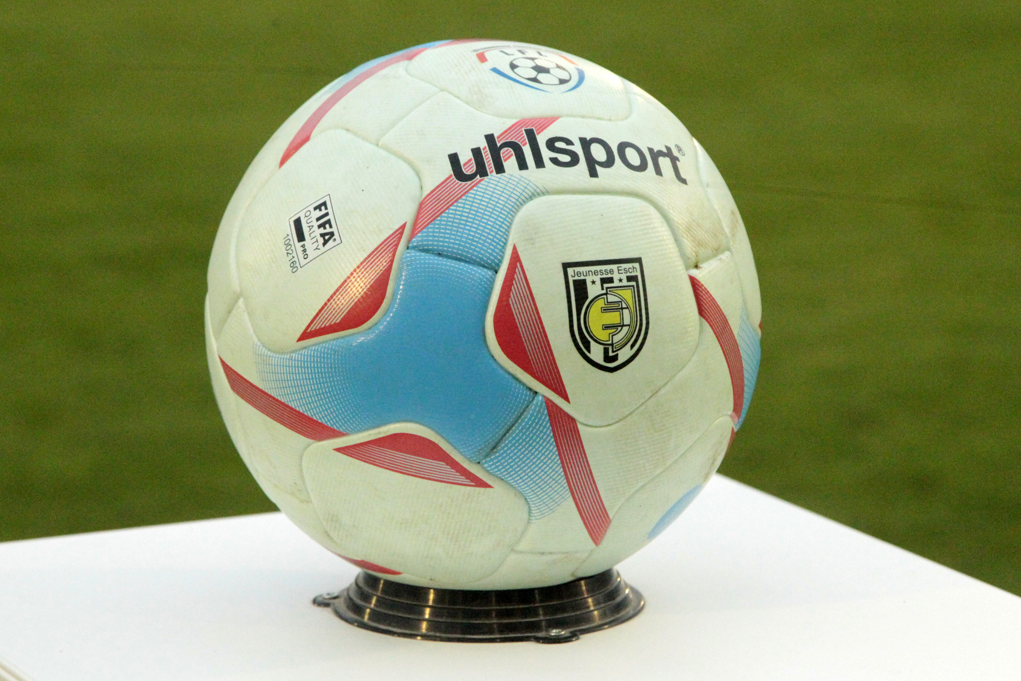 2 PROMOTIONS ET QUELQUES DÉPARTS