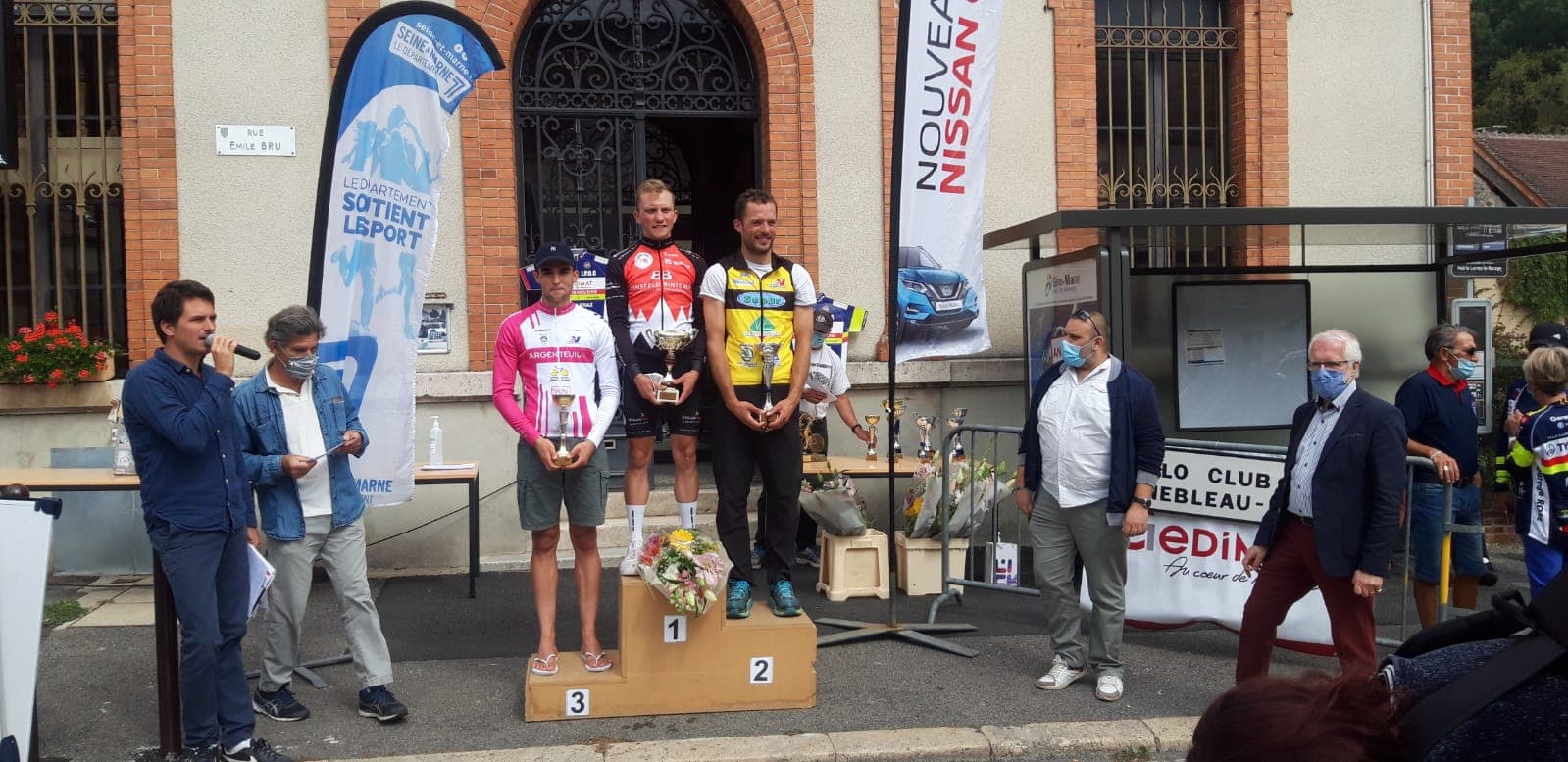 Victoire à Paris Avon Lorrez le Bocage