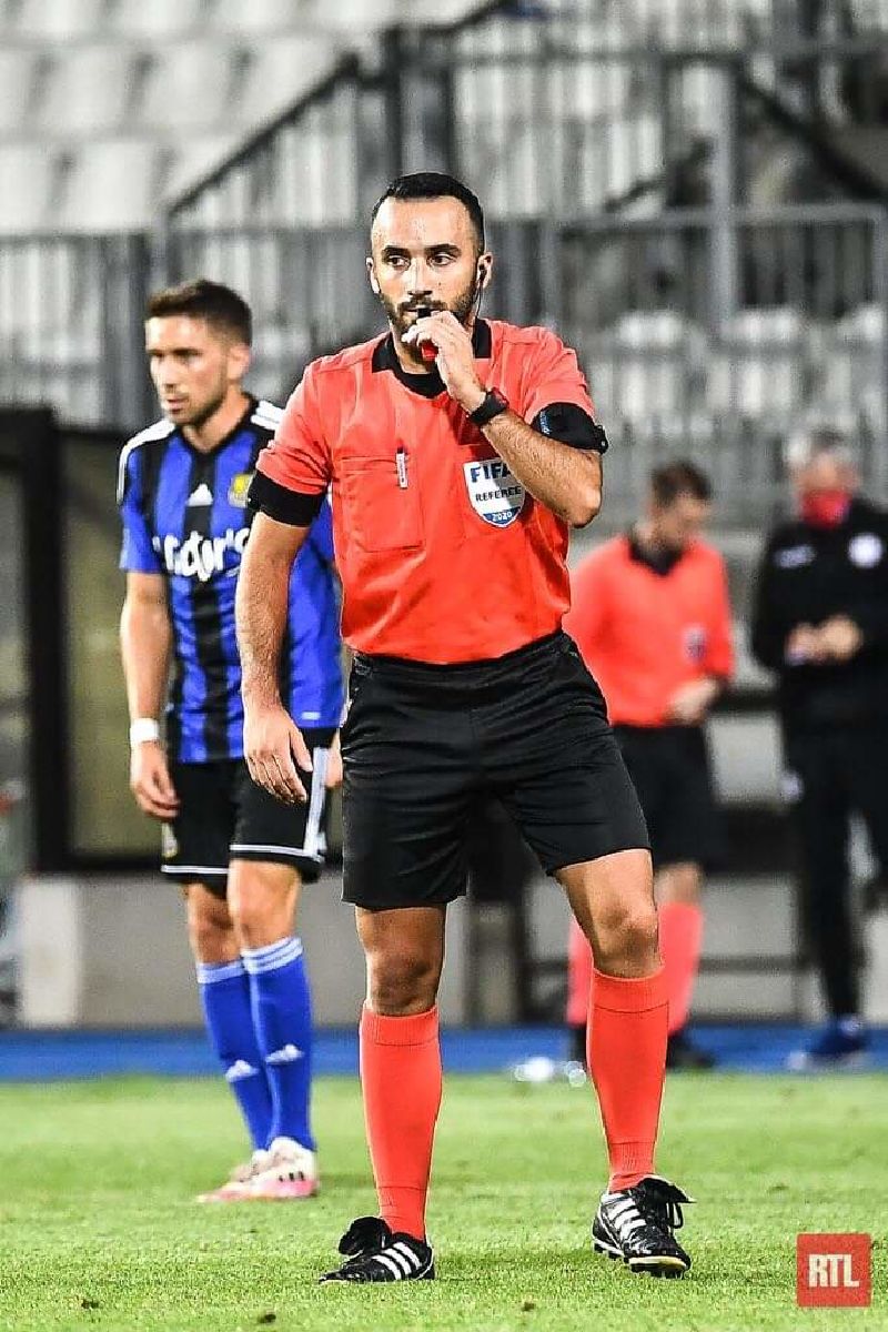 ENG PASSIOUN FIR DEN ARBITTRAGE - DE JASMIN SABOTIC AM PORTRAIT