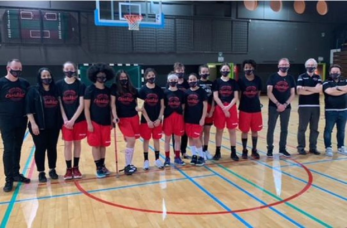 Les Spirou Ladies U12 ont reçu le trophée de la meilleure équipe jeunes lors d’une cérémonie non officielle, Covid oblige. Les Spirou Ladies U12 ont reçu le trophée de la meilleure équipe jeunes lors d’une cérémonie non officielle, Covid oblige.