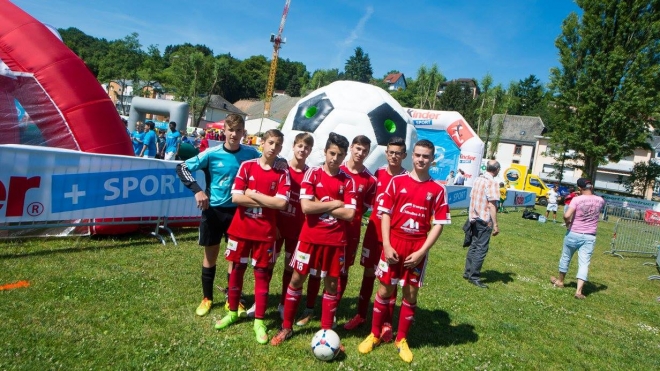 Scolaires um Footballdaag...