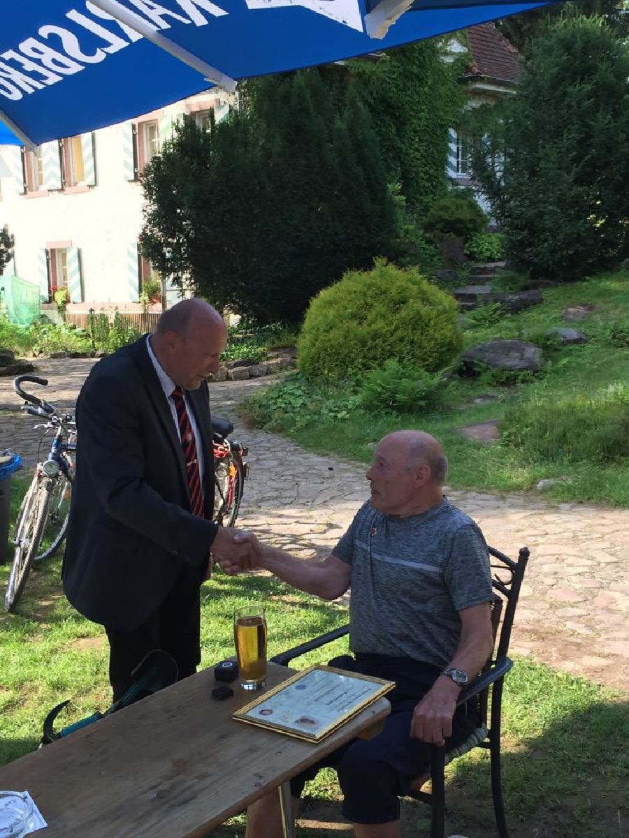 Ehrung des Sportkollegen Manfred Jung mit der goldenen Ehrennadel des SJB! Ehrung des Sportkollegen Manfred Jung mit der goldenen Ehrennadel des SJB!