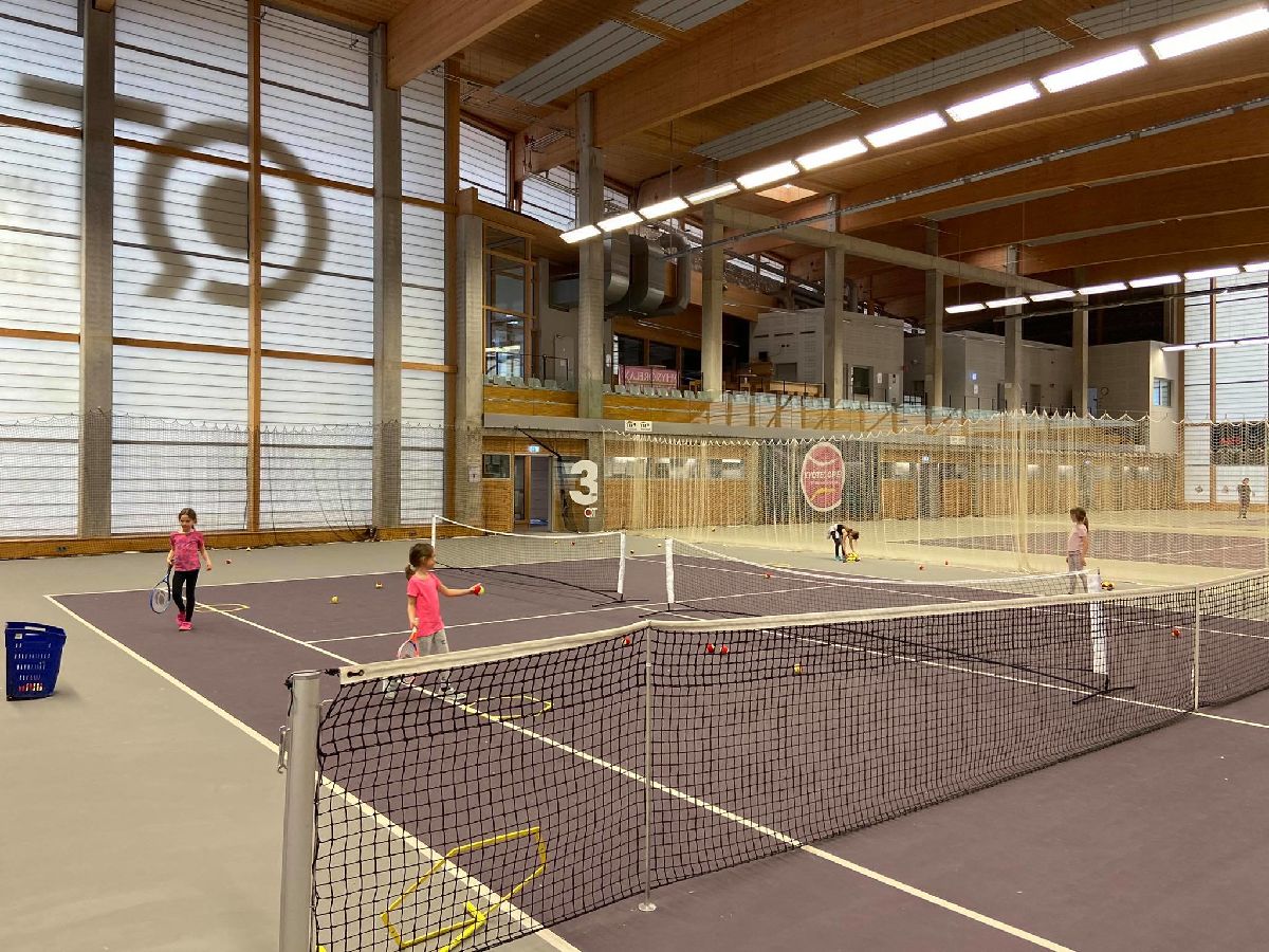 Inscriptions: Ecole de tennis - pour chaque âge et niveau Inscriptions: Ecole de tennis - pour chaque âge et niveau
