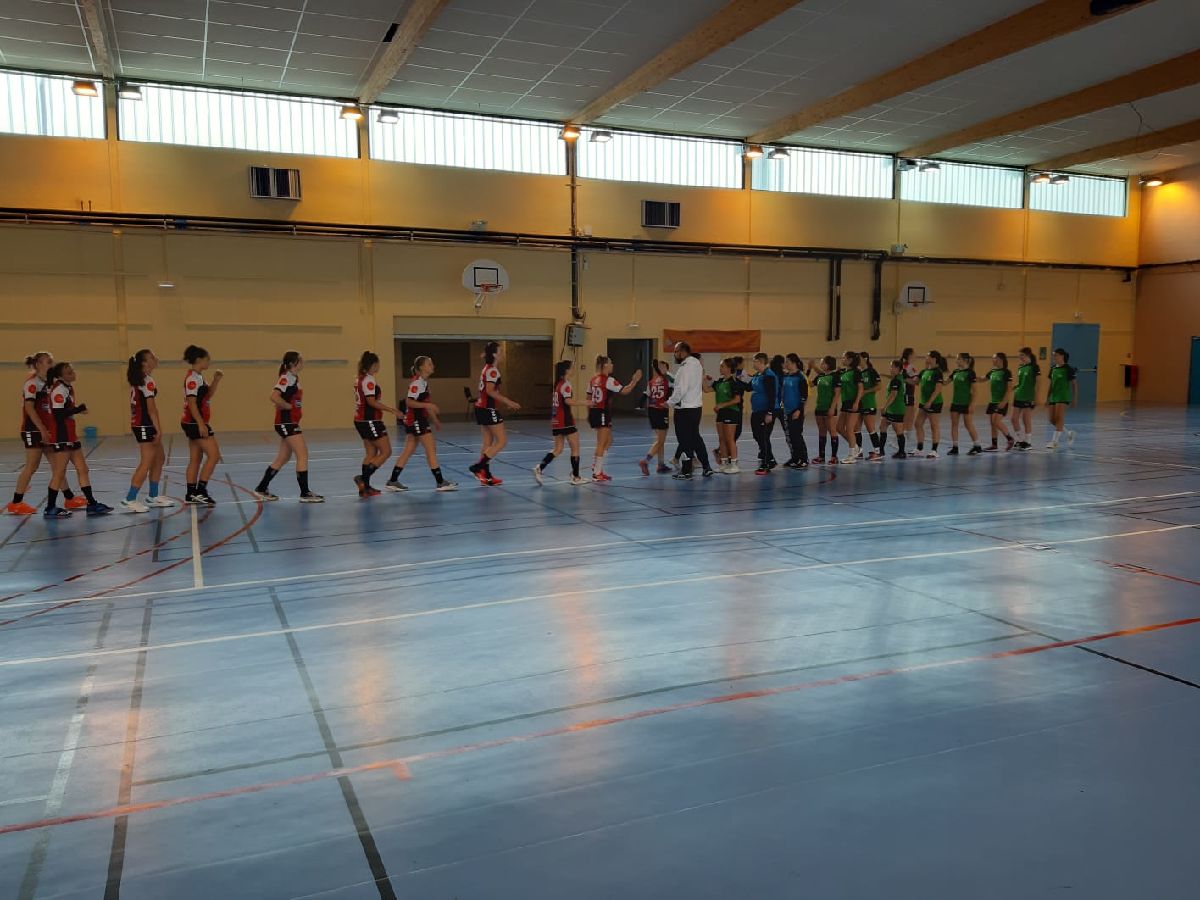 Les U18 et les séniors filles se préparent Les U18 et les séniors filles se préparent