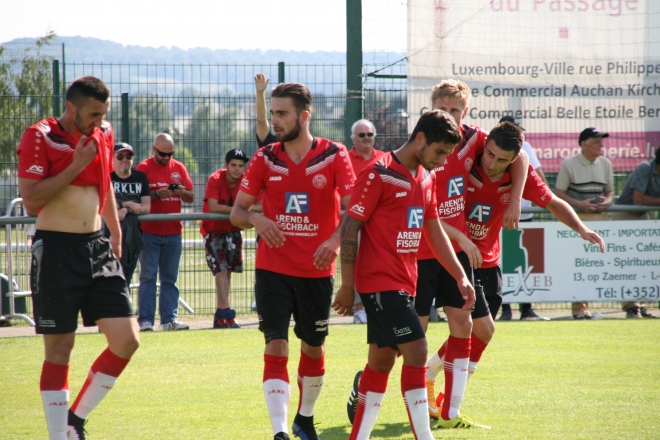 UNA réussit son batême 