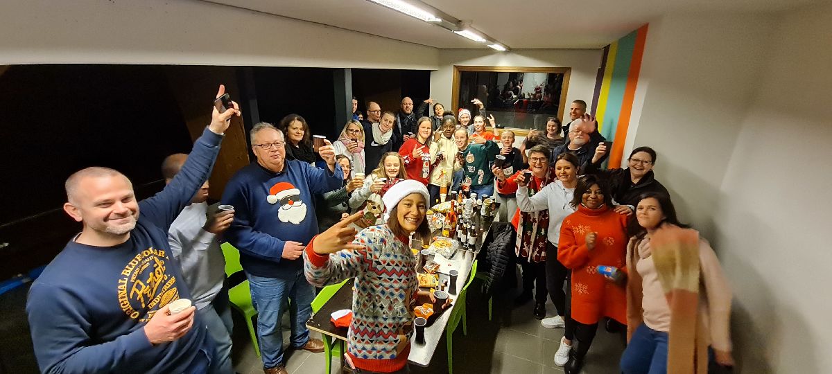 Ce jeudi soir,  après leur victoire à Libramont,  les U14 vous souhaitent un Joyeux Noël 