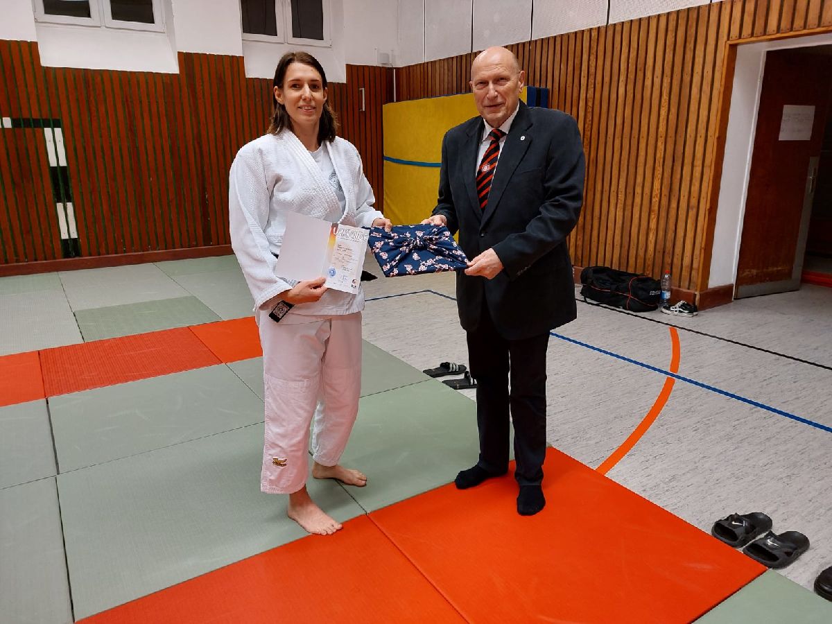 3. Dan für Kerstin Neiniger 3. Dan für Kerstin Neiniger