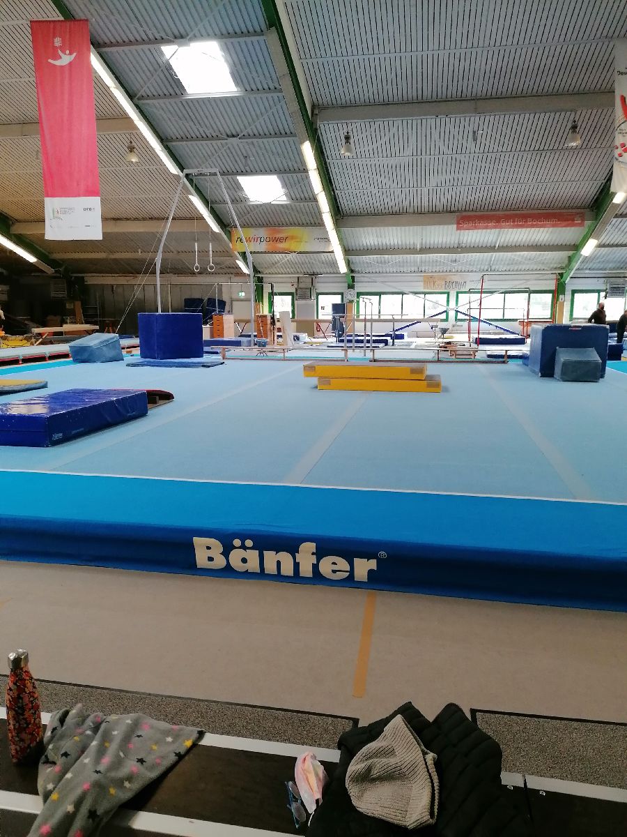 Heute machten sich einige unserer Juniors auf dem Weg nach Bochum. Dort haben sie im Turnzentrum an ihren Tumbling-Skills gearbeitet.