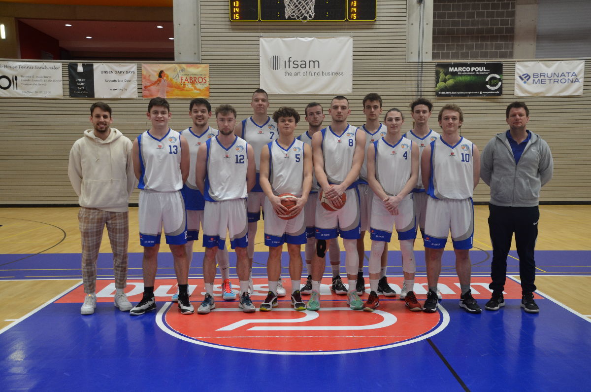 Eis Espoirs Dammen an Hären stinn an der Finale Eis Espoirs Dammen an Hären stinn an der Finale
