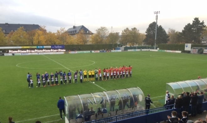 UNA subbit mais ne cède pas