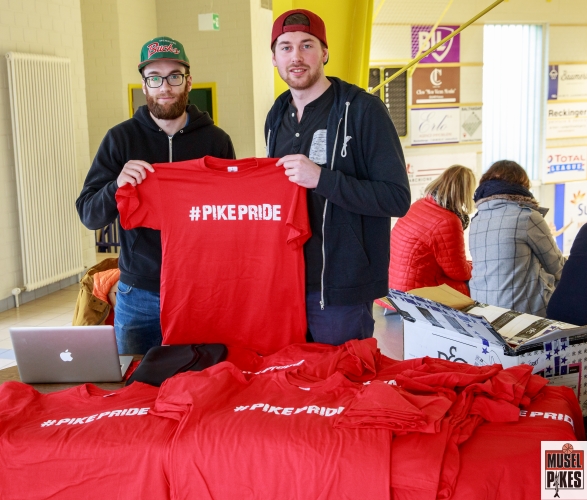 Companēros Verkaf vun Fan T-Shirts Companēros Verkaf vun Fan T-Shirts