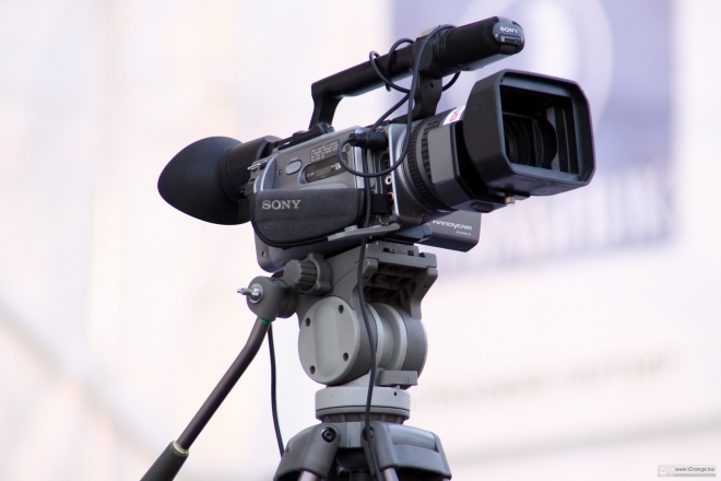 UM DËNSCHDEGOWEND NEI EMISSIOUN JEUNESSE TV